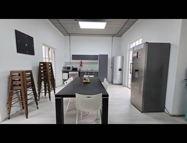 305M² OFFICE FOR SALE IN FERNDALE